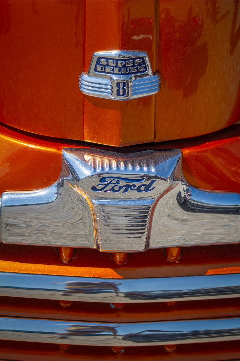Ford Super Deluxe 8 Emblem