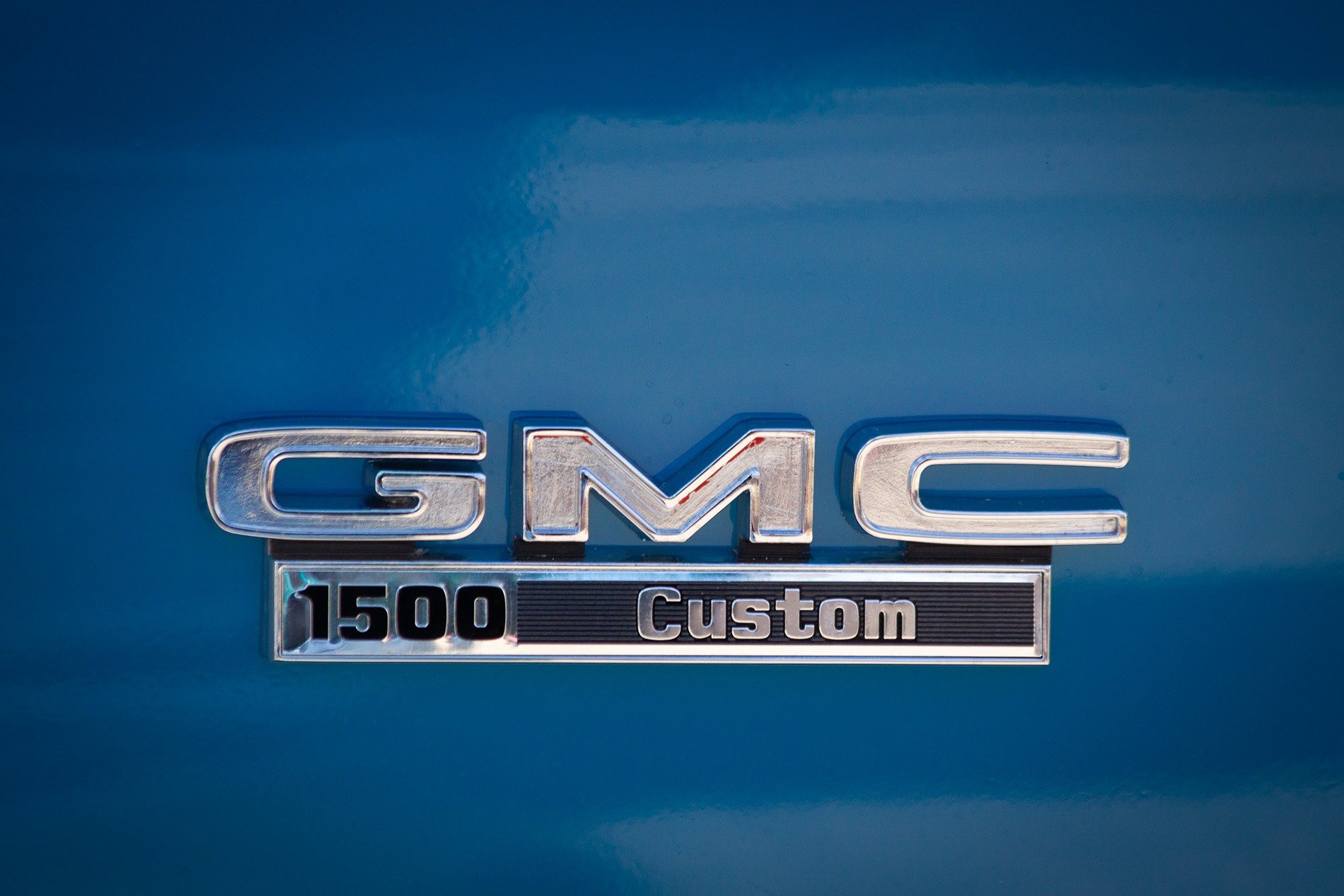 GMC 1500 Custom Emblem