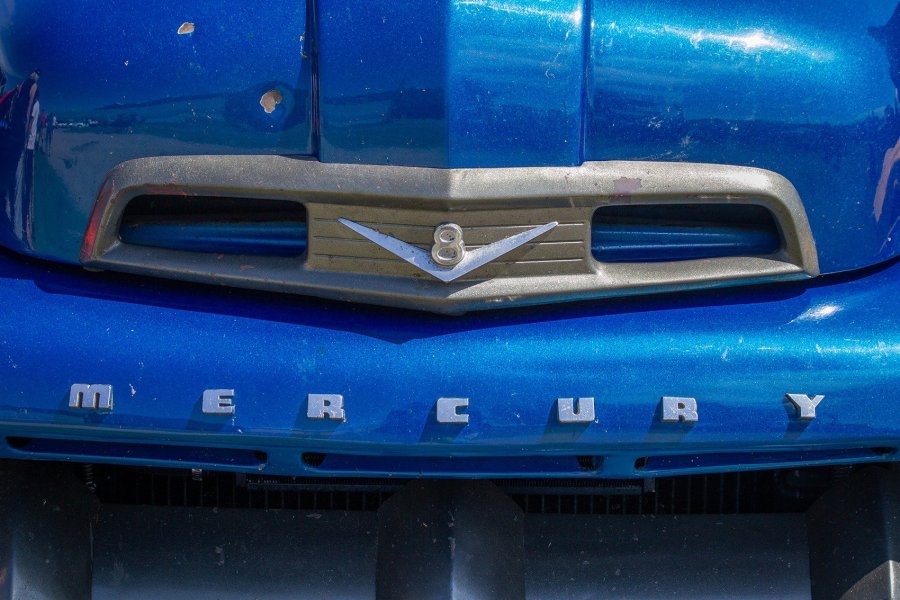 Blue Mercury V8 Grille