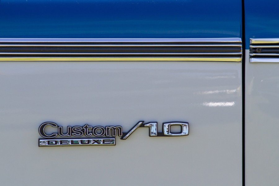 Custom/10 Deluxe Badge