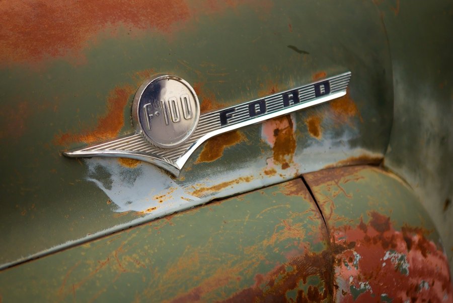 Ford F-100 Emblem