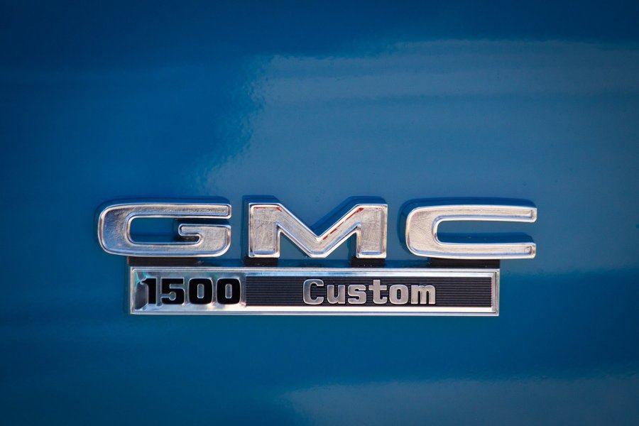 GMC 1500 Custom Emblem