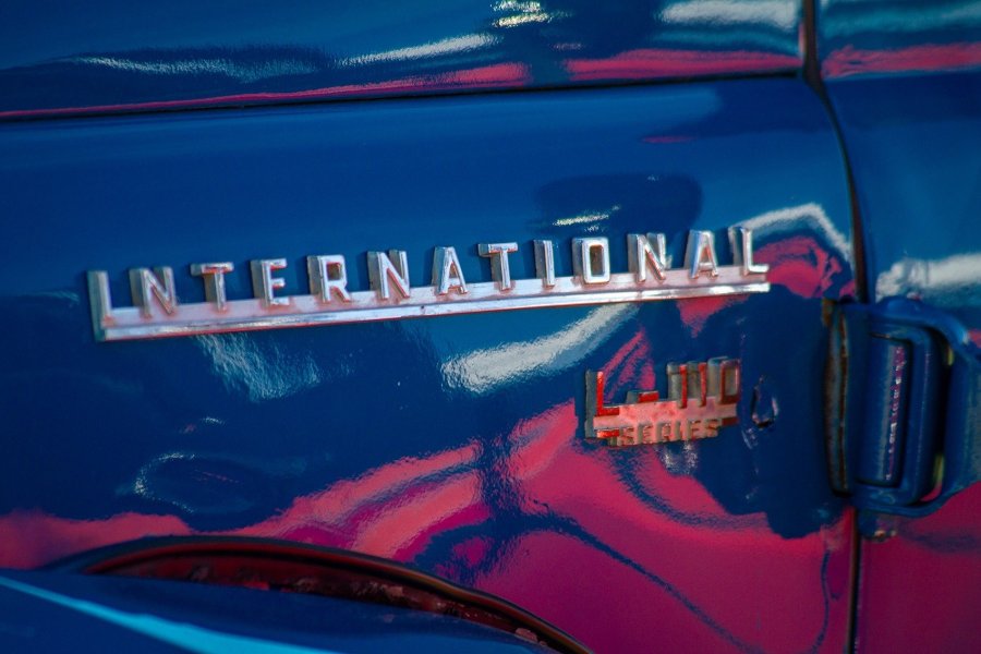 International L-110 Truck Badge