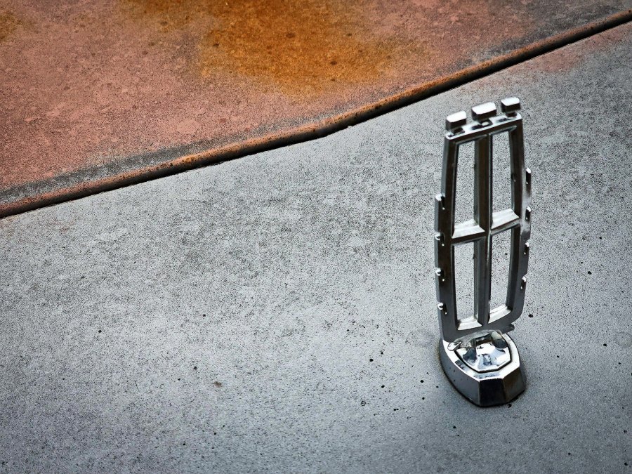 Lincoln Hood Ornament