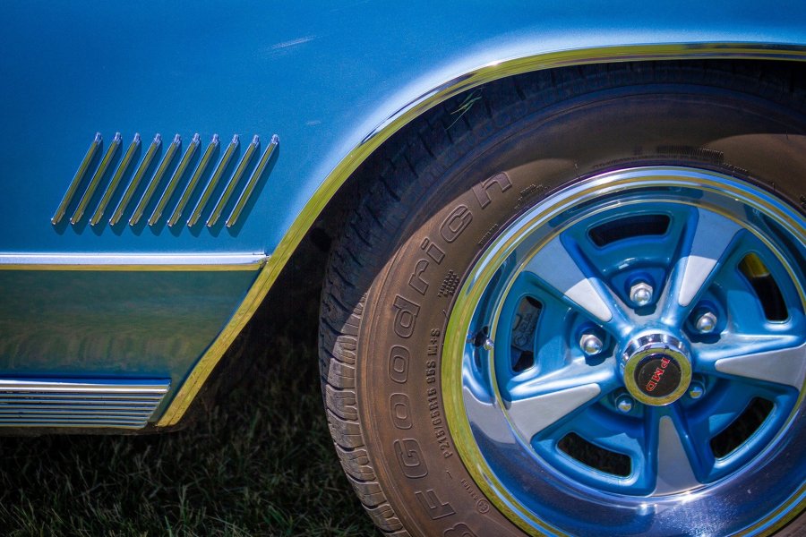 Pontiac Rally Wheel and Blue Fender