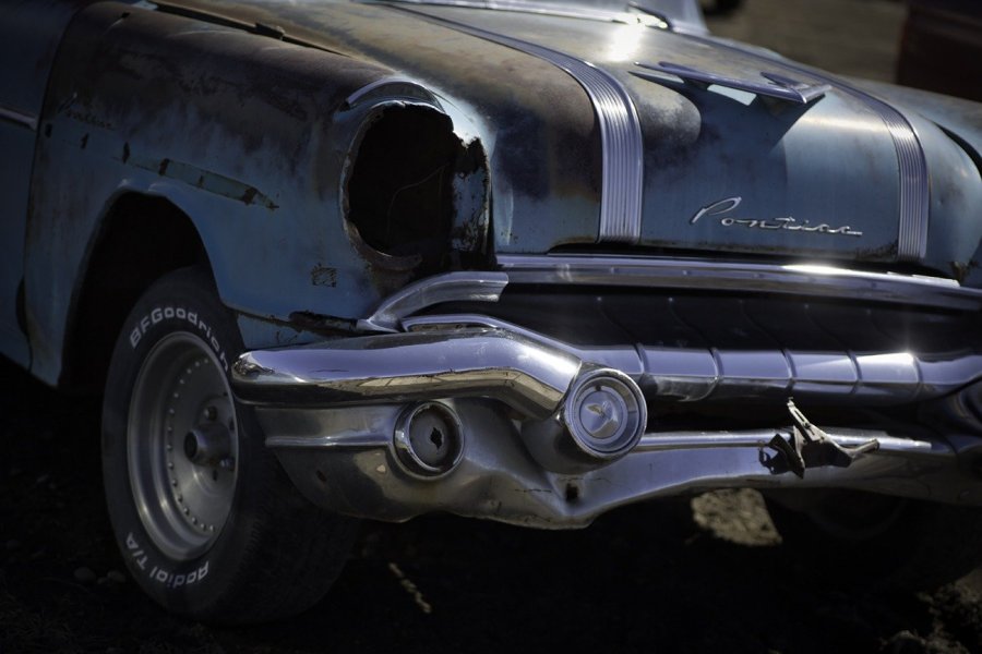 Wrecked Blue Pontiac Front