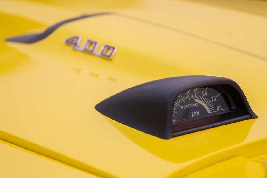 Yellow Pontiac / Hood-mounted Tachometer / Four-hundred Badging